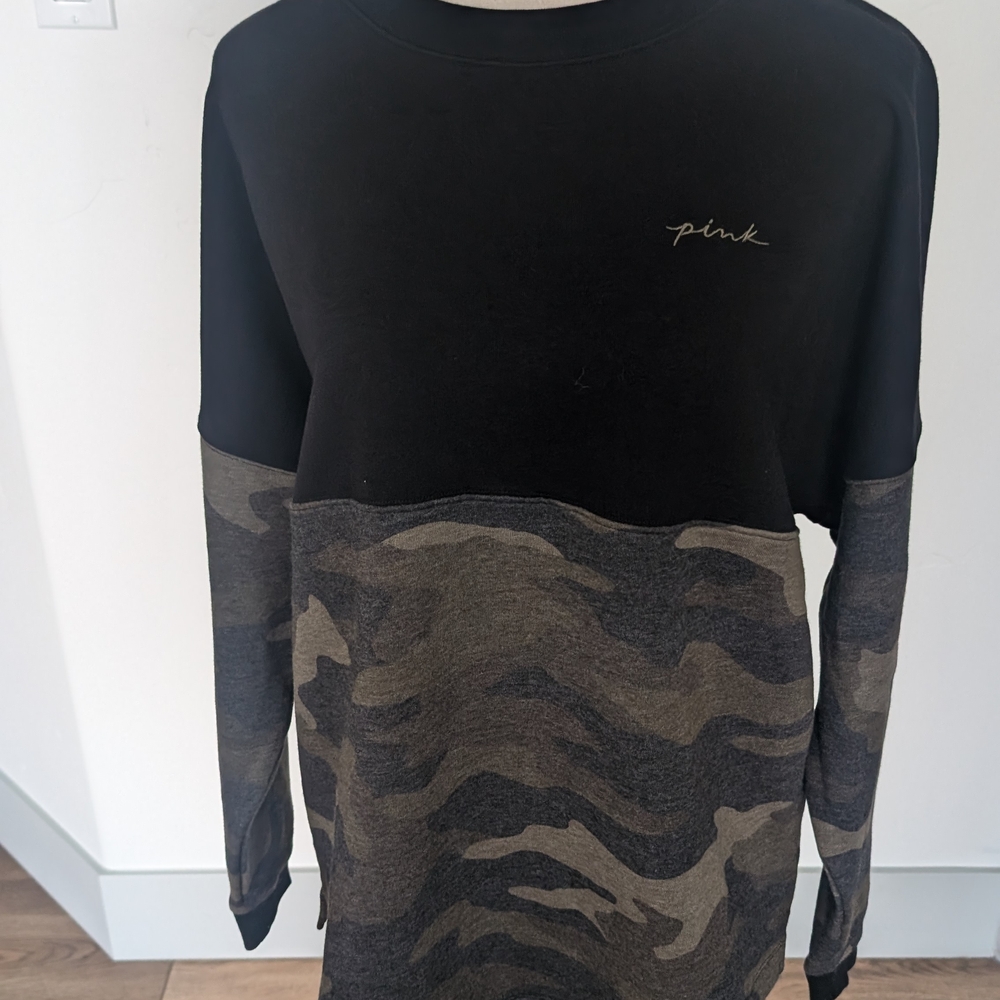 PINK Victoria's Secret Black and Camouflage Men's Sweater - Picture 2 of 13